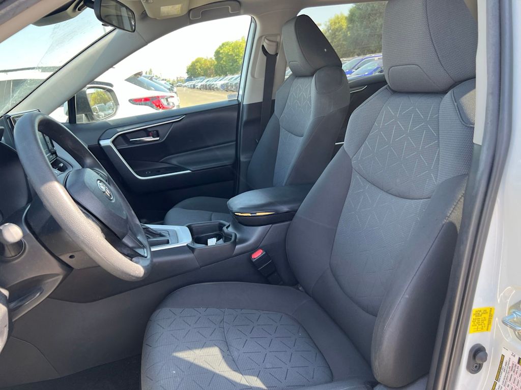 Thumbnail: 2021 Toyota RAV4 - 8