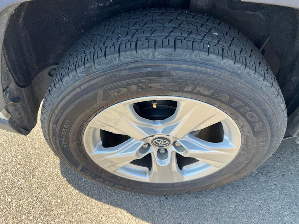 Thumbnail: 2021 Toyota RAV4 - 23