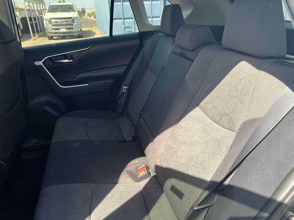 Thumbnail: 2021 Toyota RAV4 - 31