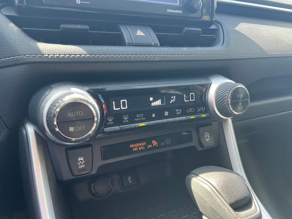 Thumbnail: 2021 Toyota RAV4 - 32
