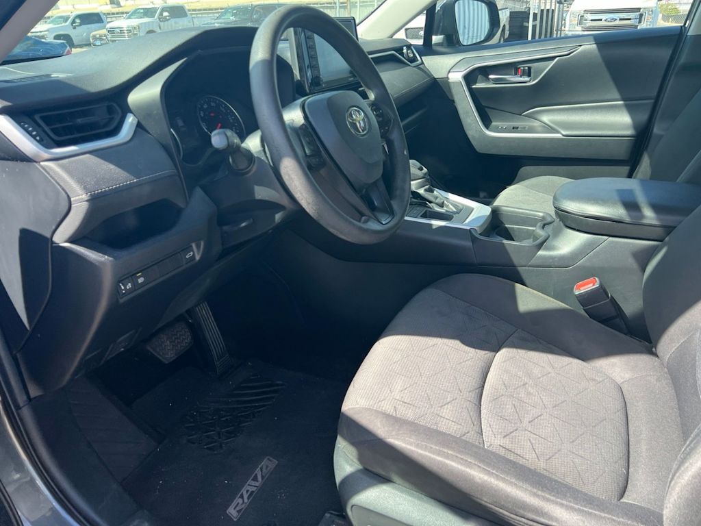 Thumbnail: 2021 Toyota RAV4 - 6