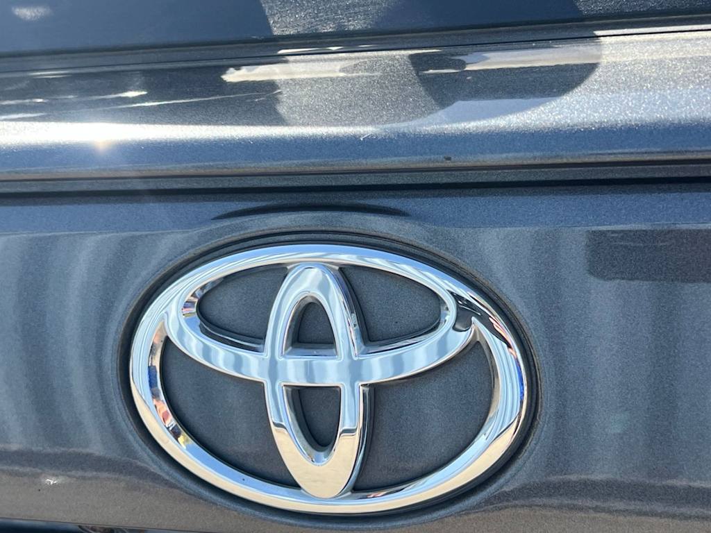 Thumbnail: 2021 Toyota RAV4 - 25