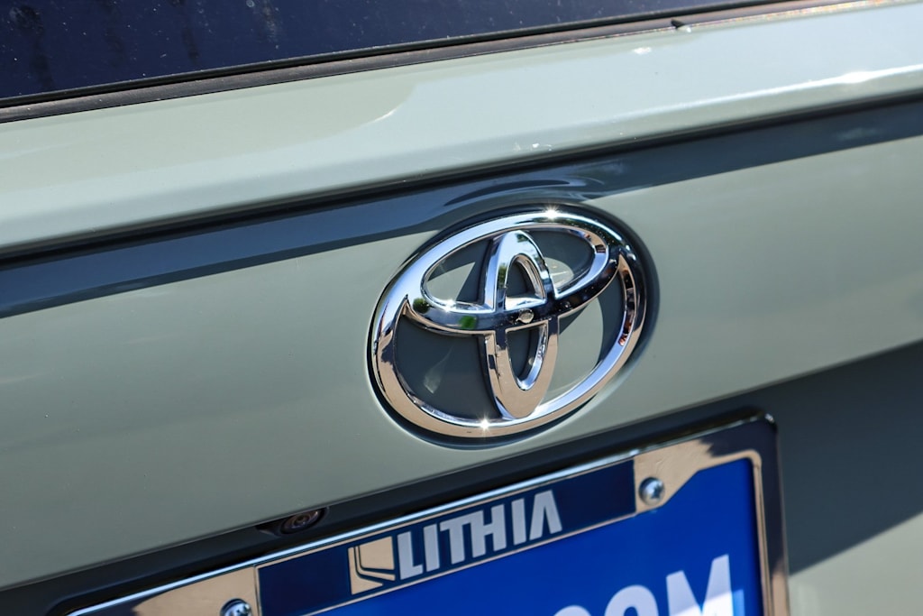 2023 Toyota RAV4 XLE 6