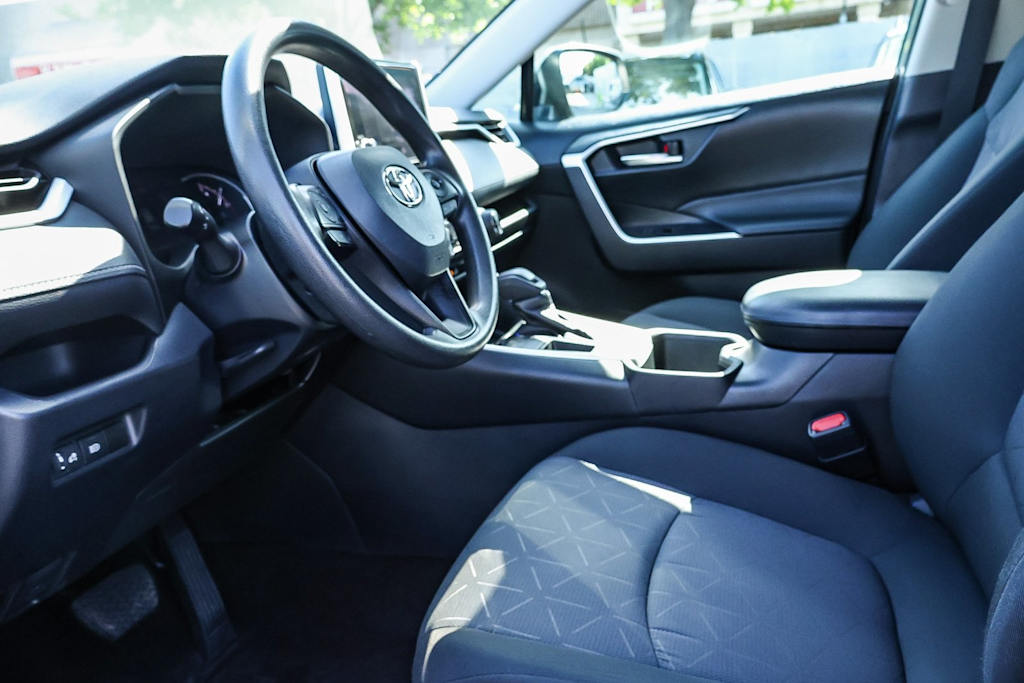 2023 Toyota RAV4 XLE 39