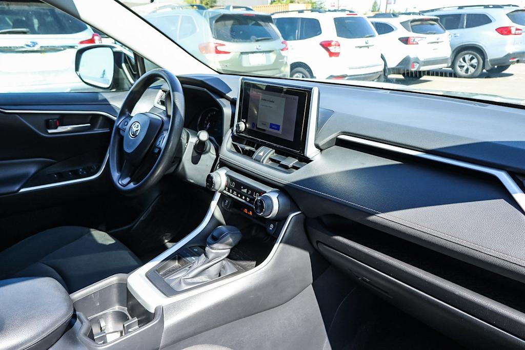 2023 Toyota RAV4 XLE 2