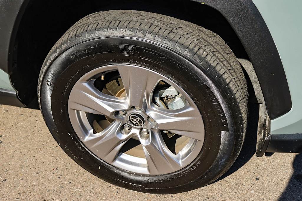 2023 Toyota RAV4 XLE 26