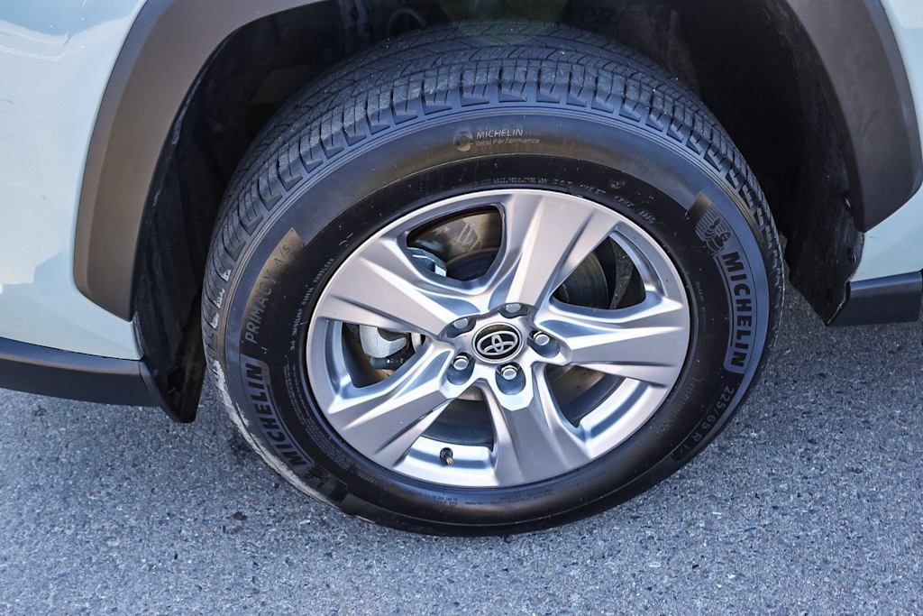2023 Toyota RAV4 XLE 23