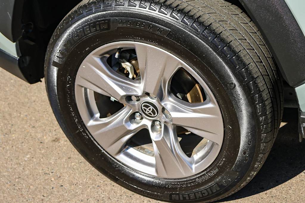 2023 Toyota RAV4 XLE 27