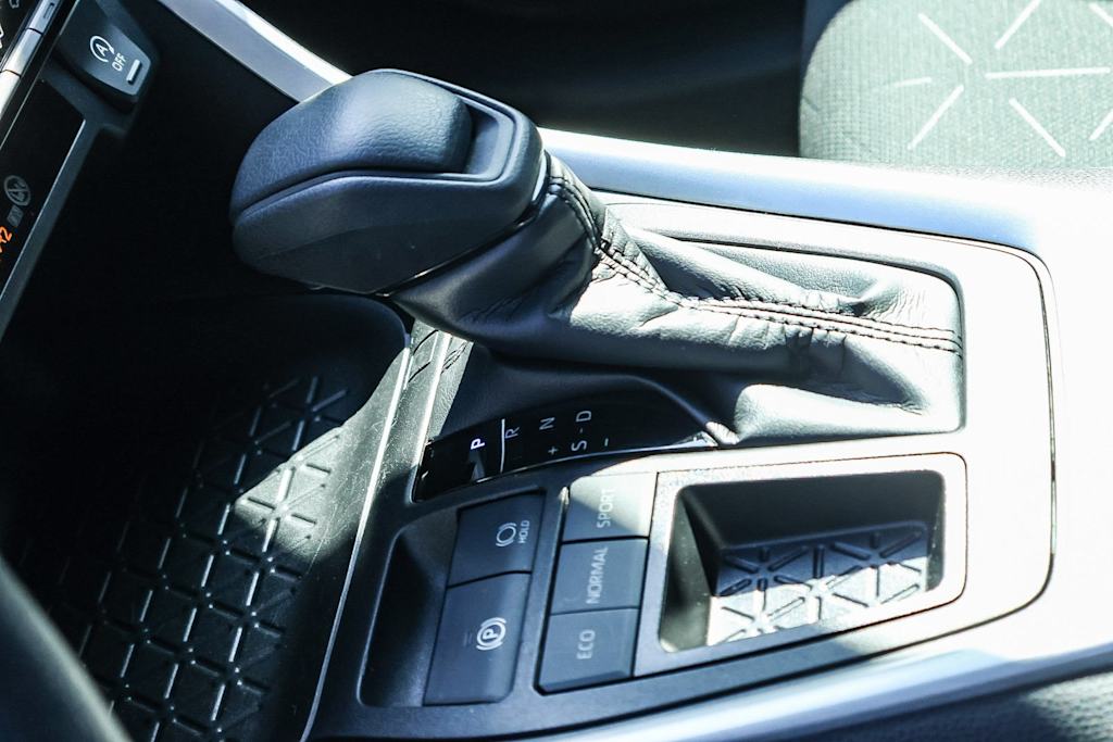2023 Toyota RAV4 XLE 16