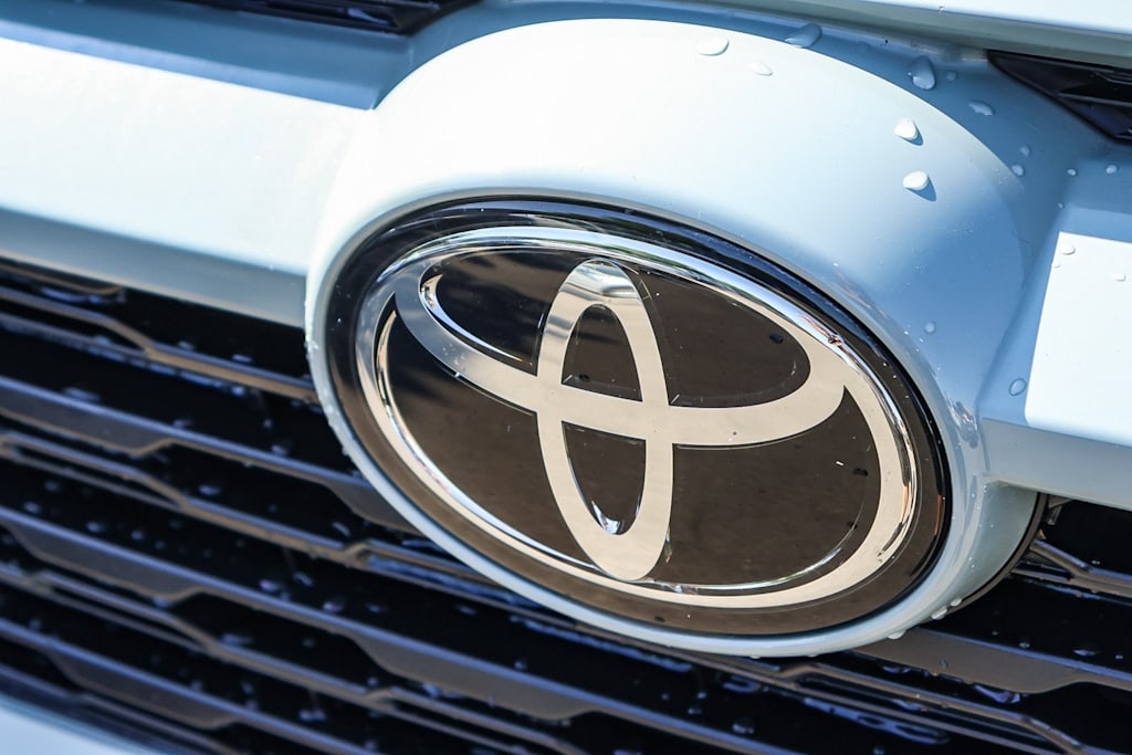 2023 Toyota RAV4 XLE 25