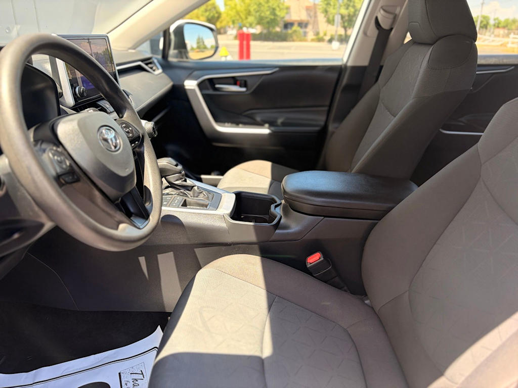 Thumbnail: 2024 Toyota RAV4 - 10