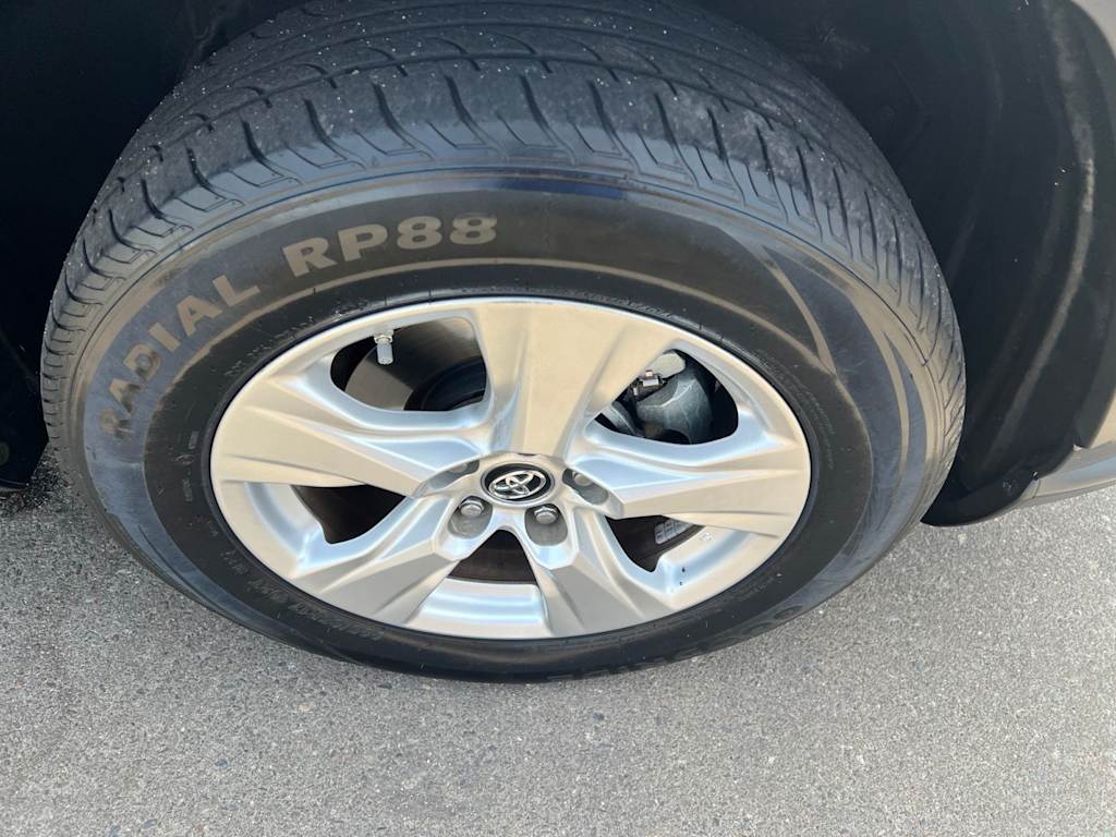 Thumbnail: 2019 Toyota RAV4 - 23