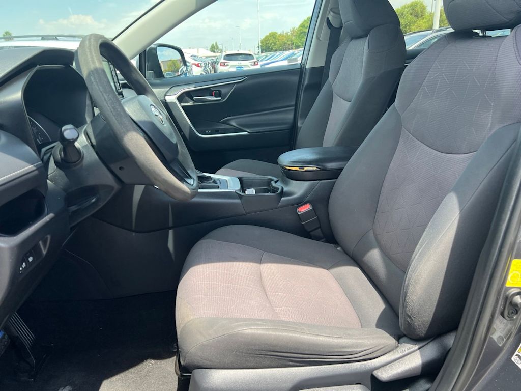 Thumbnail: 2019 Toyota RAV4 - 9