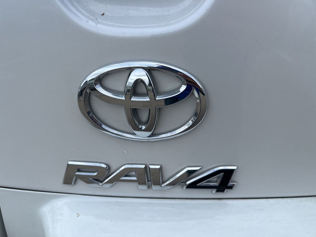 Thumbnail: 2011 Toyota RAV4 - 23