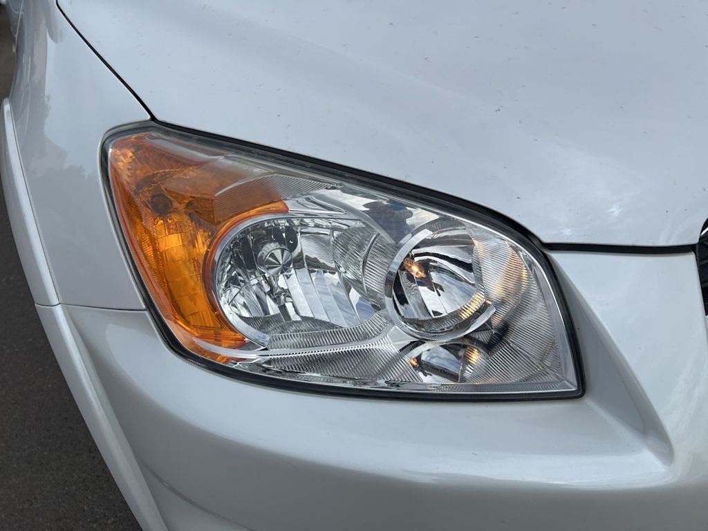 Thumbnail: 2011 Toyota RAV4 - 17