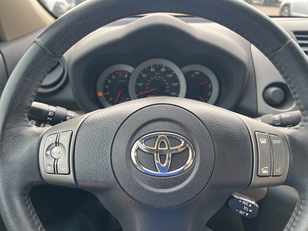Thumbnail: 2011 Toyota RAV4 - 33