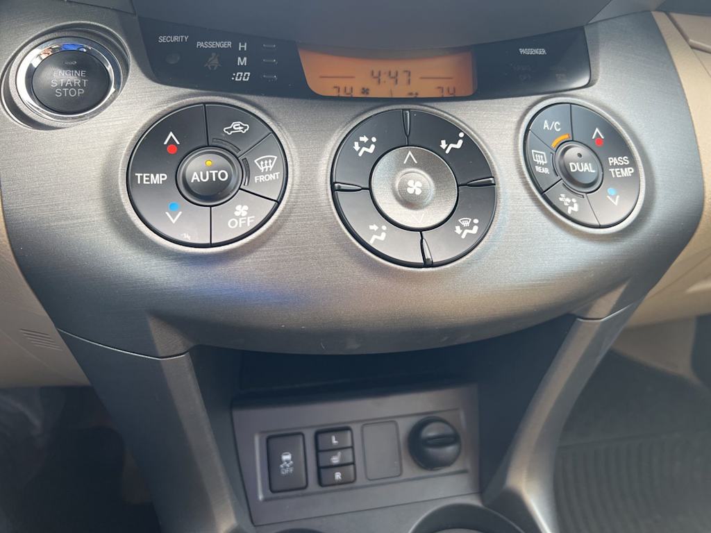 Thumbnail: 2011 Toyota RAV4 - 32