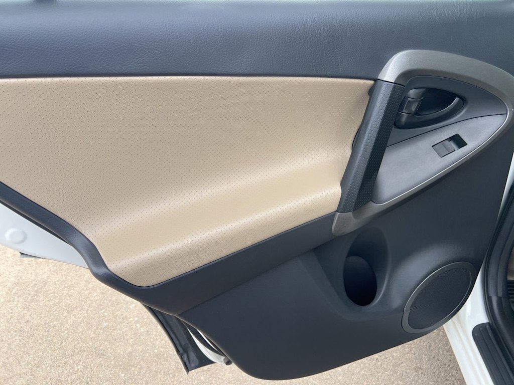 Thumbnail: 2011 Toyota RAV4 - 29