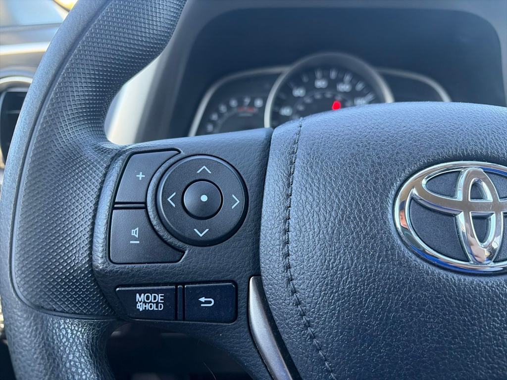 Thumbnail: 2014 Toyota RAV4 - 38