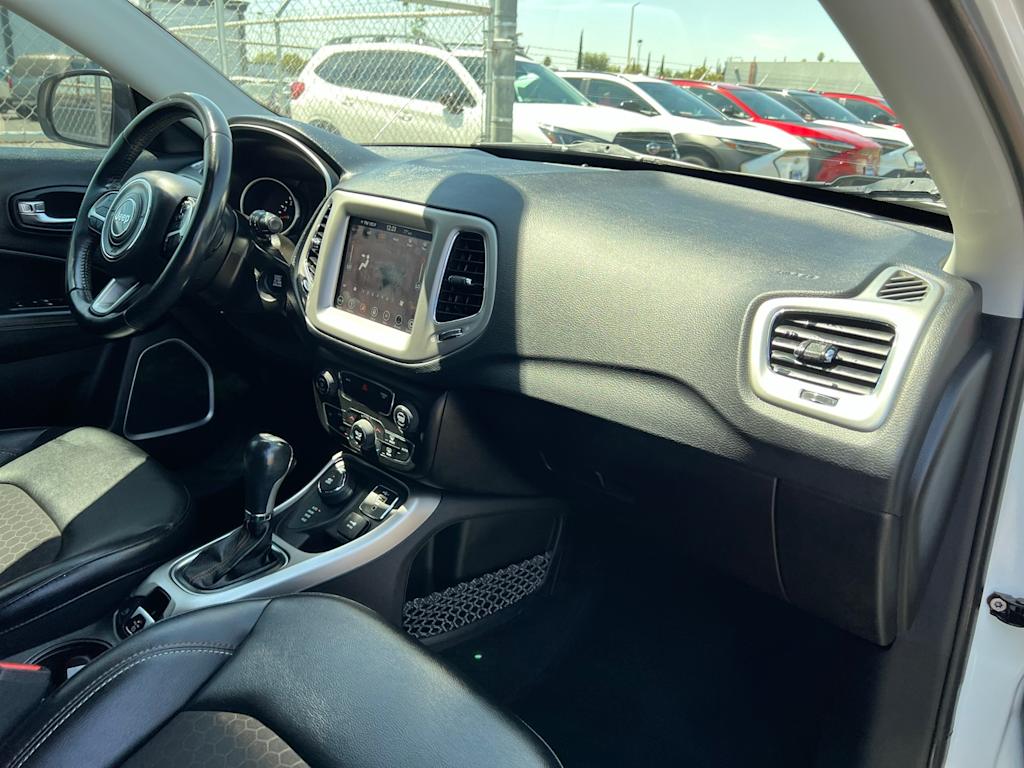Thumbnail: 2019 Jeep Compass - 9
