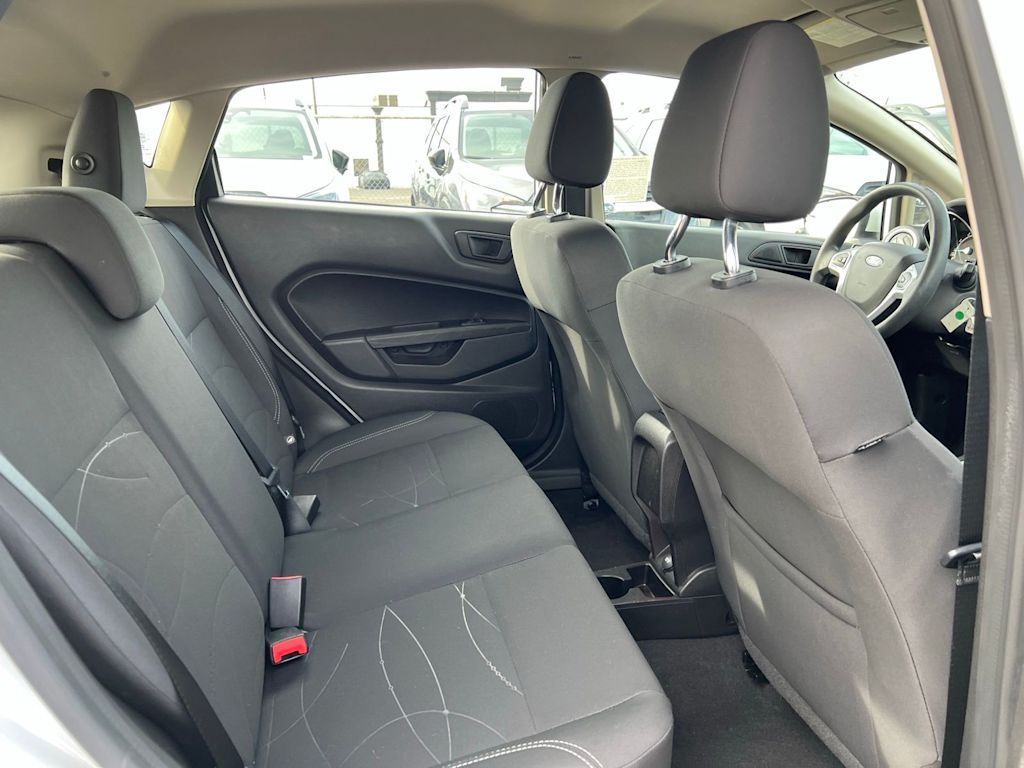 Thumbnail: 2018 Ford Fiesta - 32