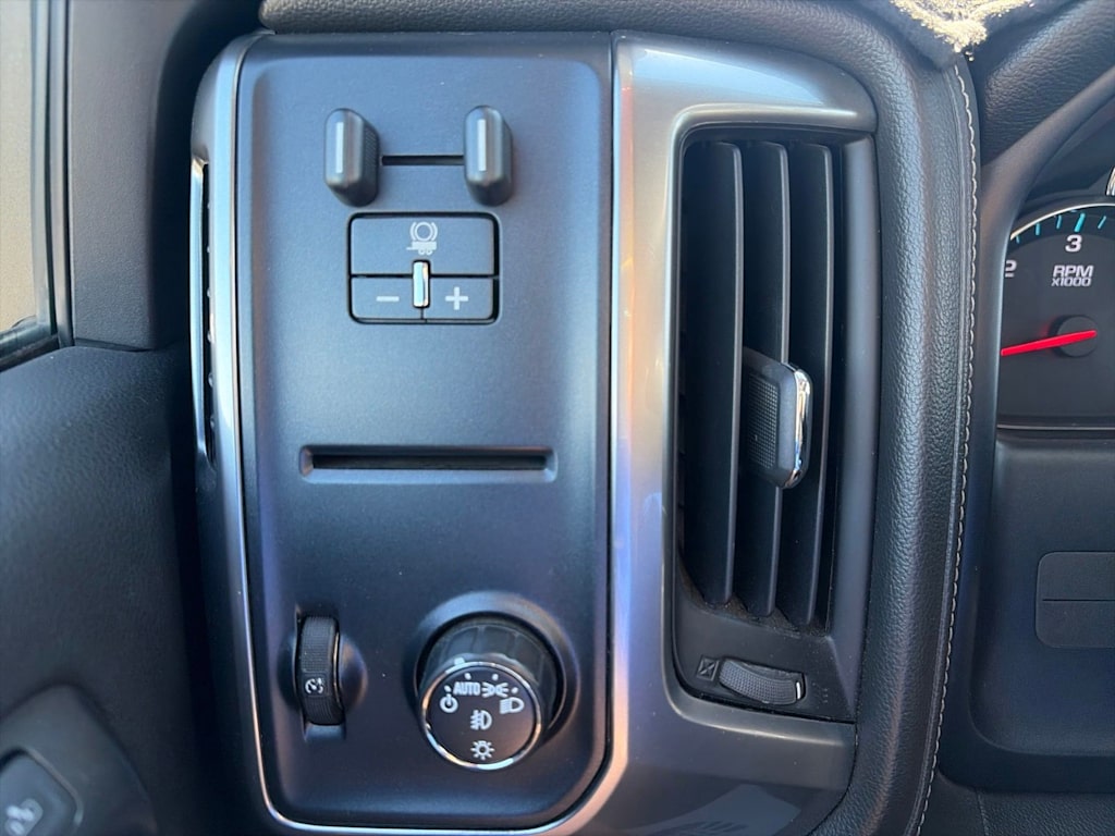 Thumbnail: 2016 Chevrolet Silverado 1500 - 36