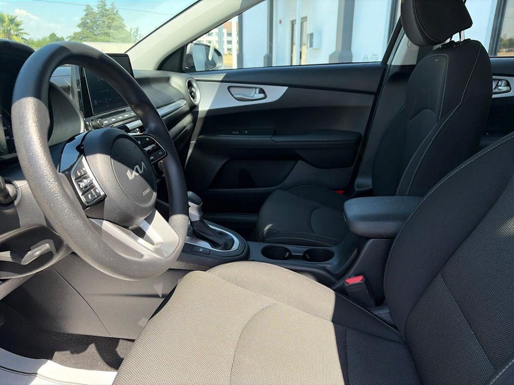 Thumbnail: 2024 Kia Forte - 9