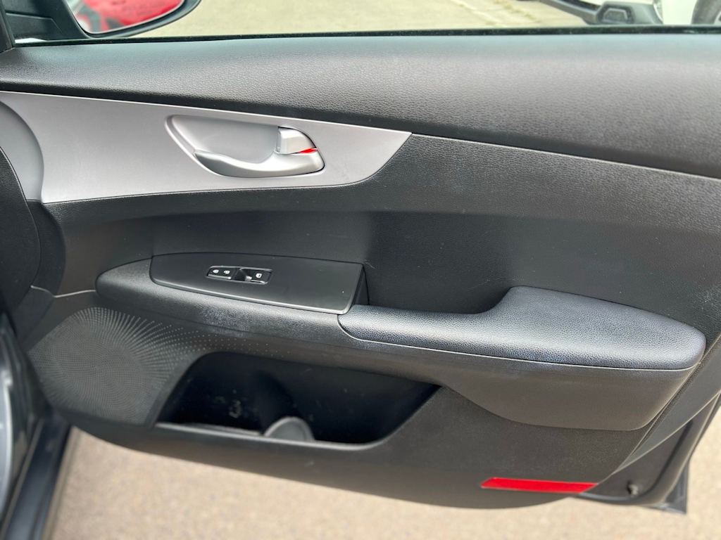 Thumbnail: 2024 Kia Forte - 16