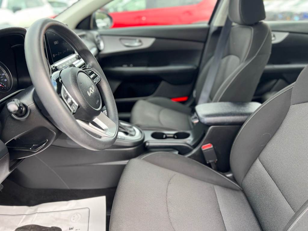 Thumbnail: 2024 Kia Forte - 8