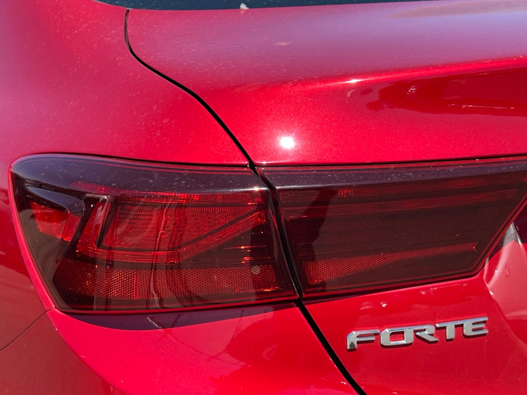 Thumbnail: 2021 Kia Forte - 25