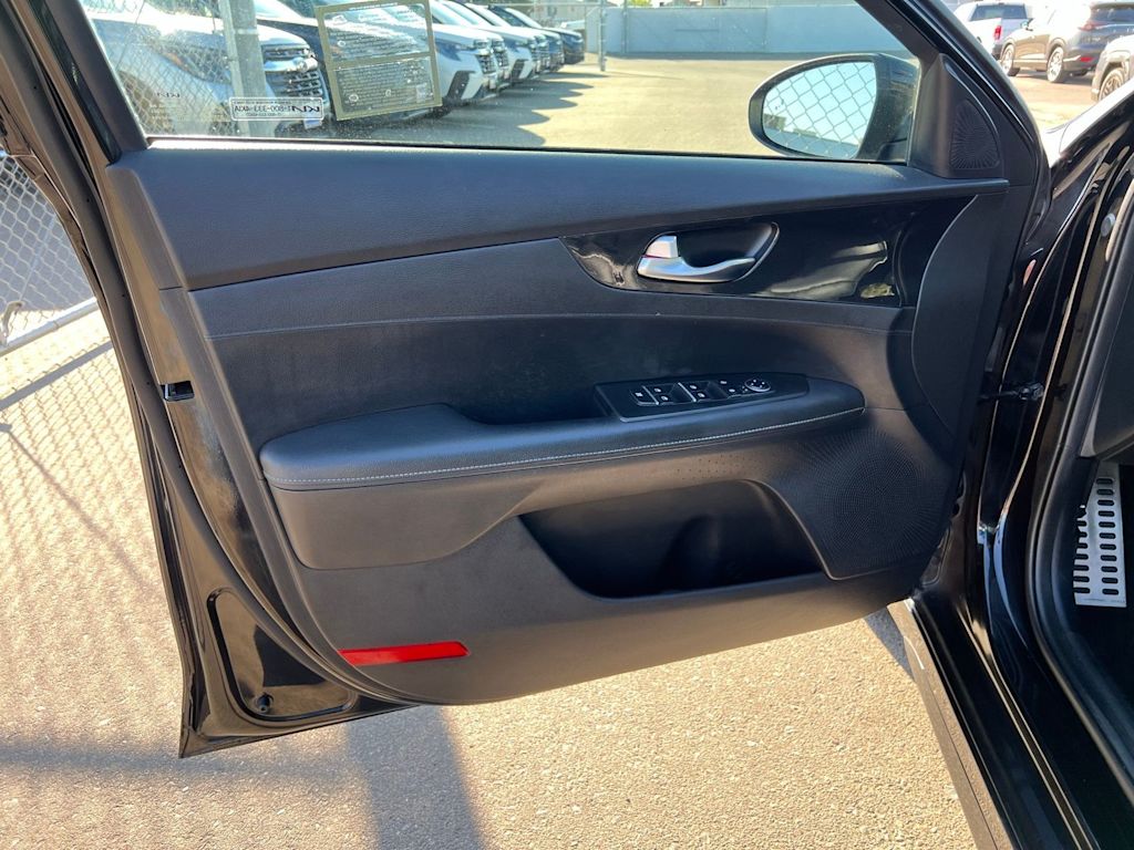 Thumbnail: 2022 Kia Forte - 26