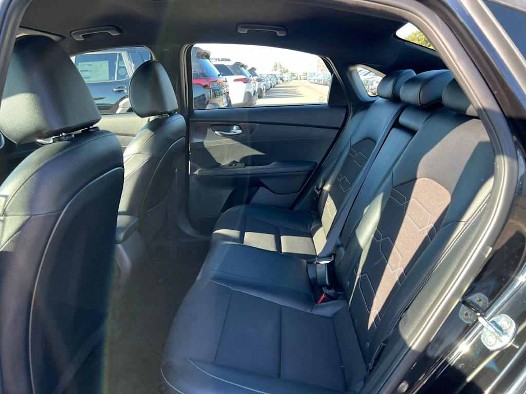 Thumbnail: 2022 Kia Forte - 28