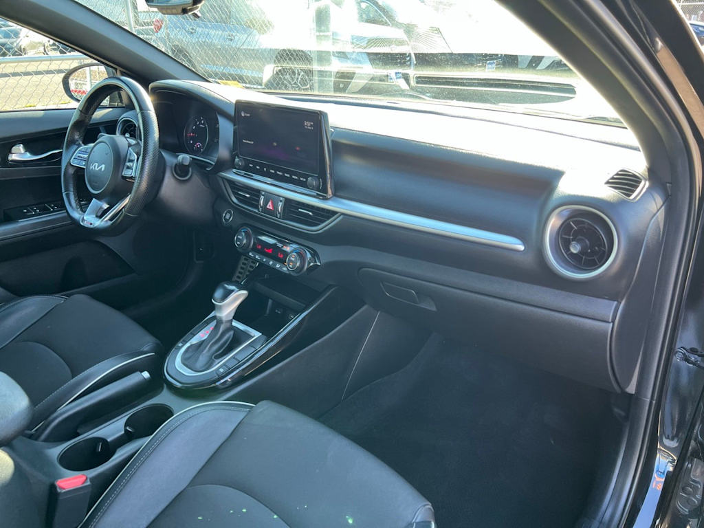 Thumbnail: 2022 Kia Forte - 9