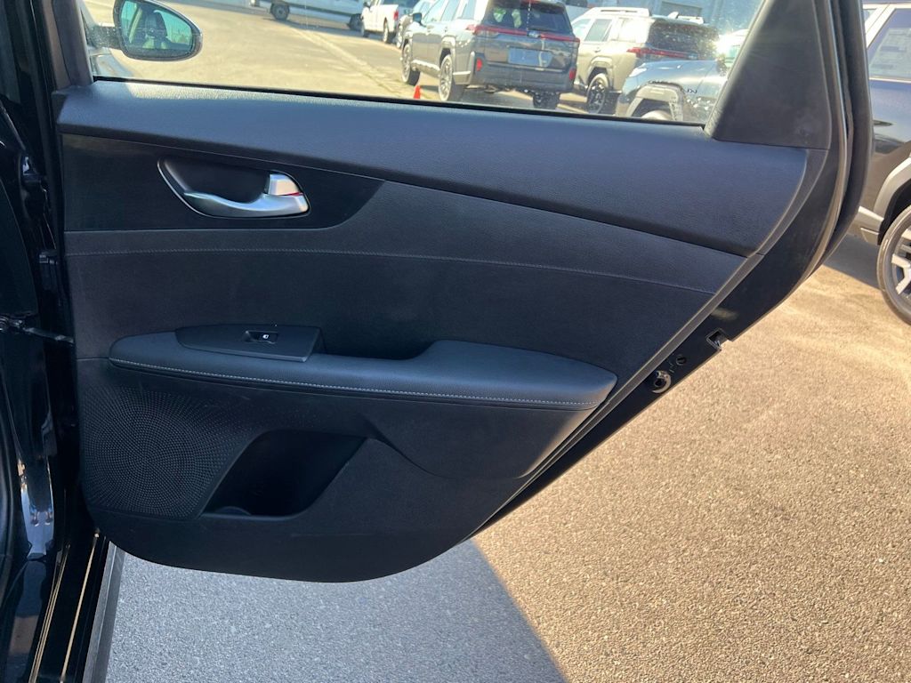 Thumbnail: 2022 Kia Forte - 33