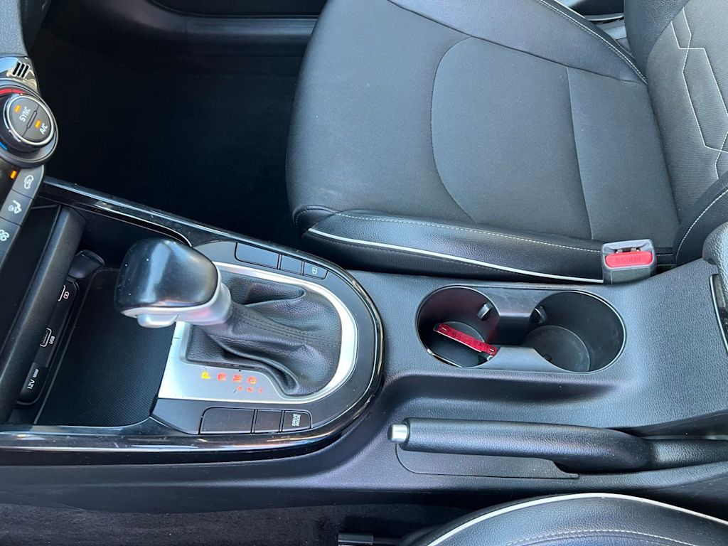 Thumbnail: 2022 Kia Forte - 16