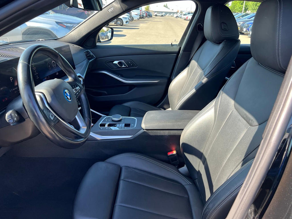 Thumbnail: 2024 BMW 3 Series - 10