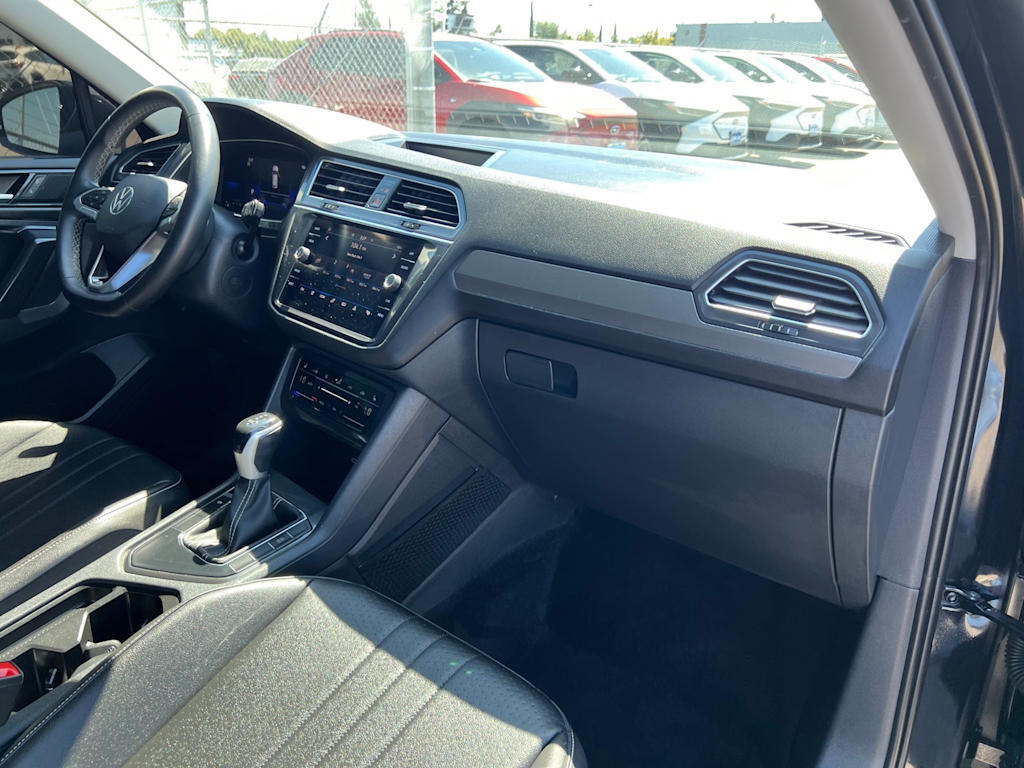 Image 10 of 2022 Volkswagen Tiguan