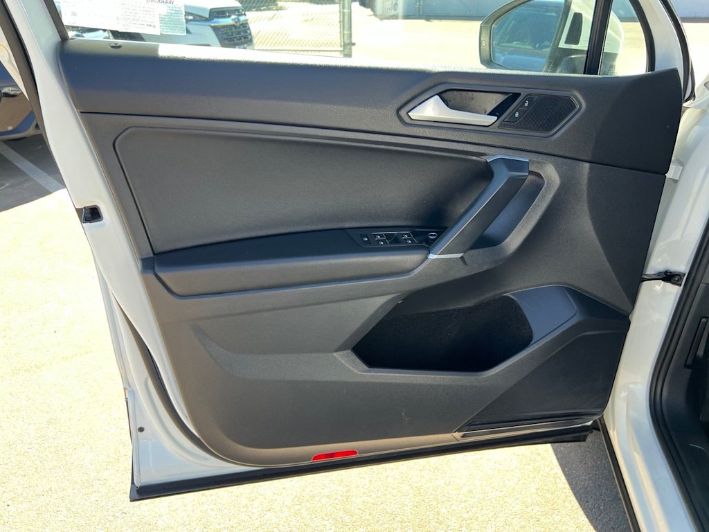 Thumbnail: 2020 Volkswagen Tiguan - 27
