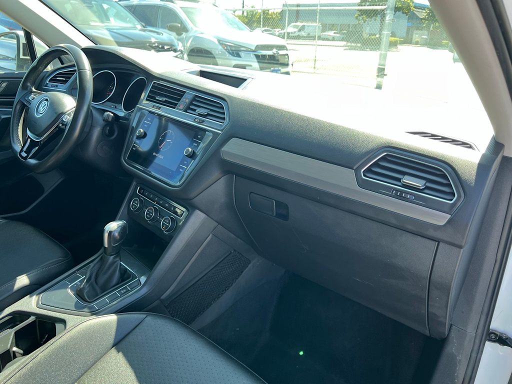 Thumbnail: 2020 Volkswagen Tiguan - 12
