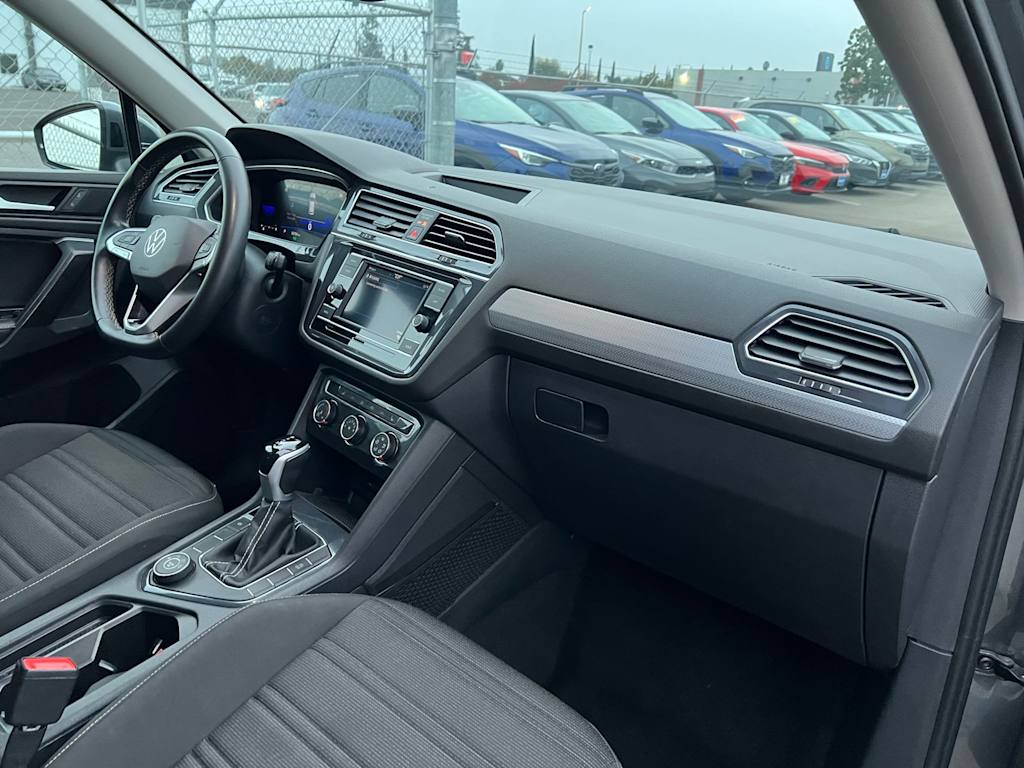 Thumbnail: 2024 Volkswagen Tiguan - 9