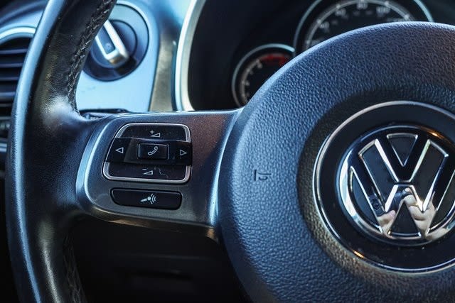 2018 Volkswagen Beetle S 34