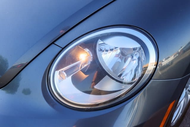 2018 Volkswagen Beetle S 23