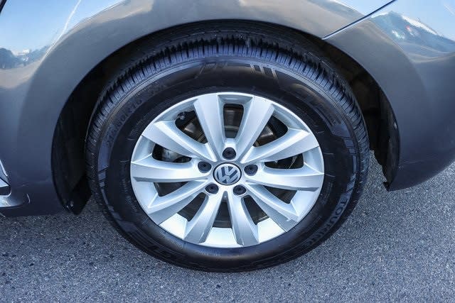 2018 Volkswagen Beetle S 7