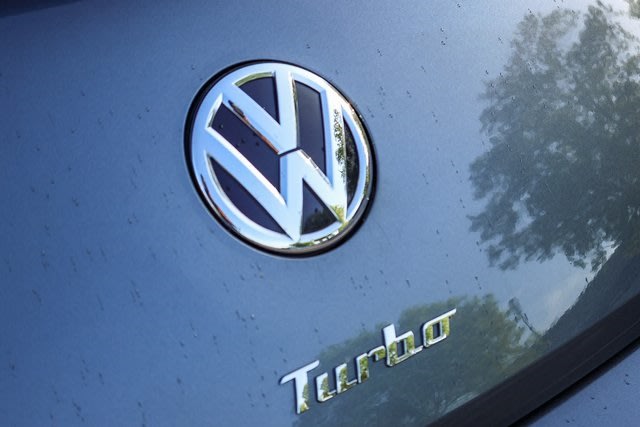 2018 Volkswagen Beetle S 6