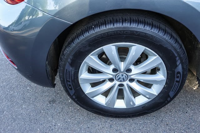 2018 Volkswagen Beetle S 26