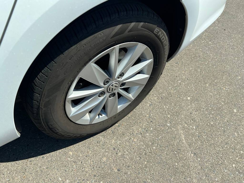 Thumbnail: 2015 Volkswagen Golf - 25