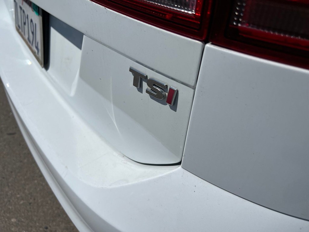 Thumbnail: 2015 Volkswagen Golf - 20