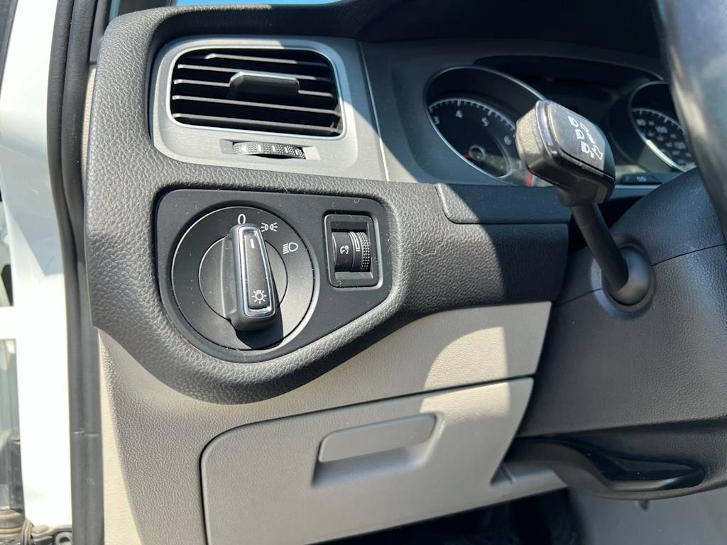 Thumbnail: 2015 Volkswagen Golf - 34