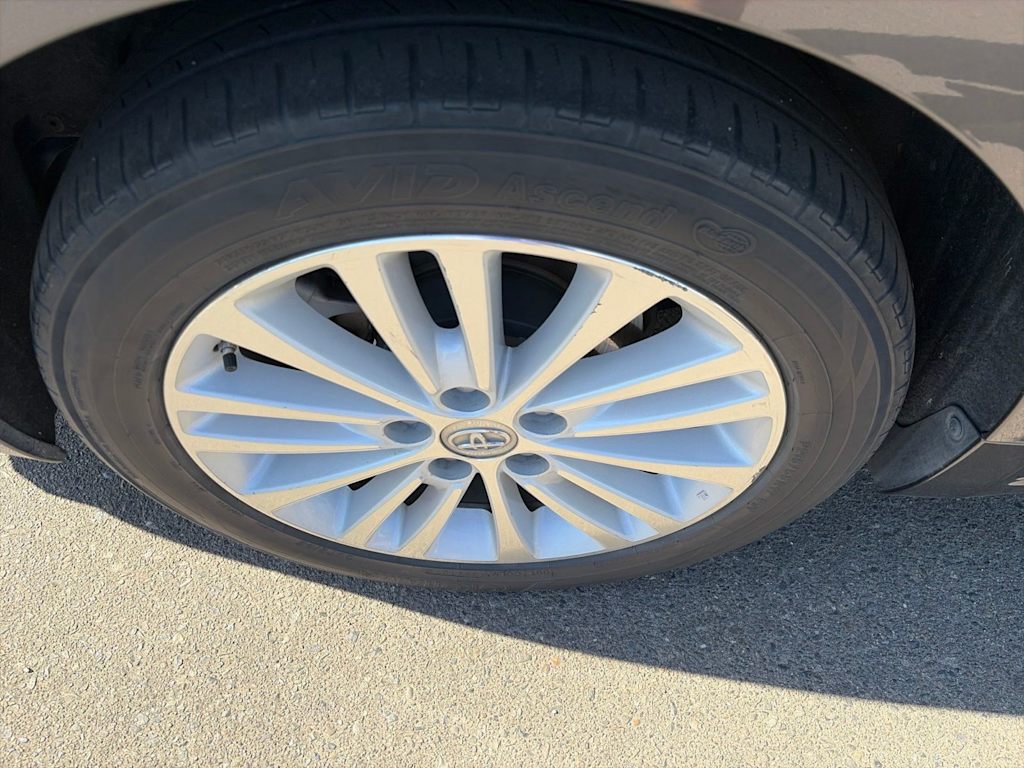 Thumbnail: 2013 Toyota Avalon - 22