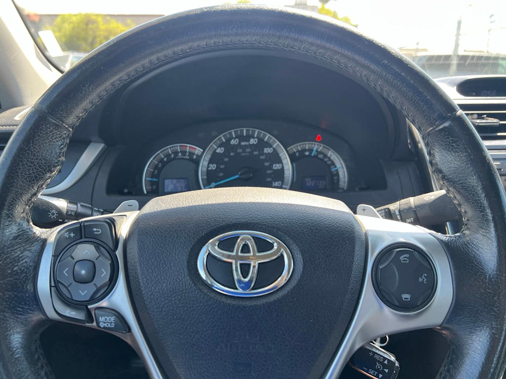 Thumbnail: 2014 Toyota Camry - 32